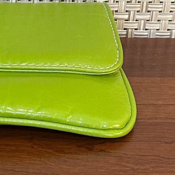 🌟3xHP🌟Bright Spring Green Faux Leather Convertible Clutch On Chain by Shiraleah - Picture 11 of 14